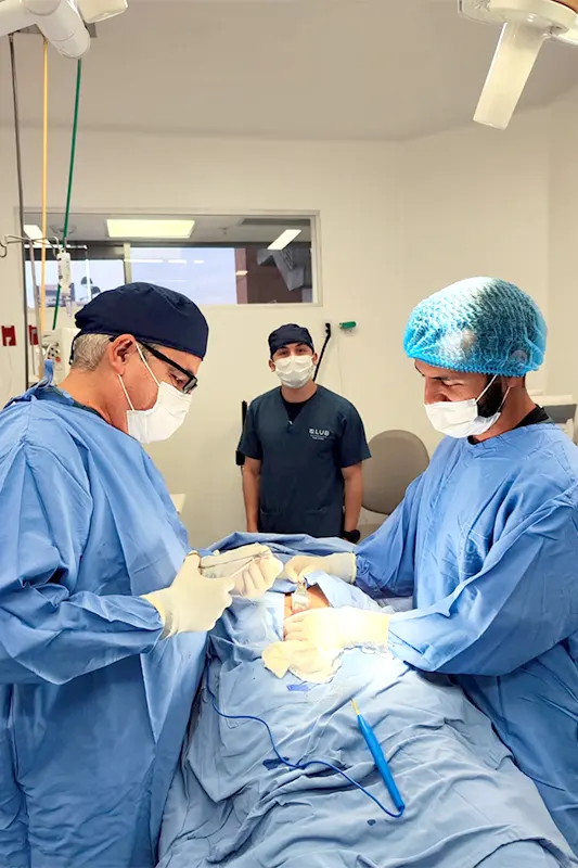 Img-Dr_Adolfo_Uribe-ServiciosGenerales